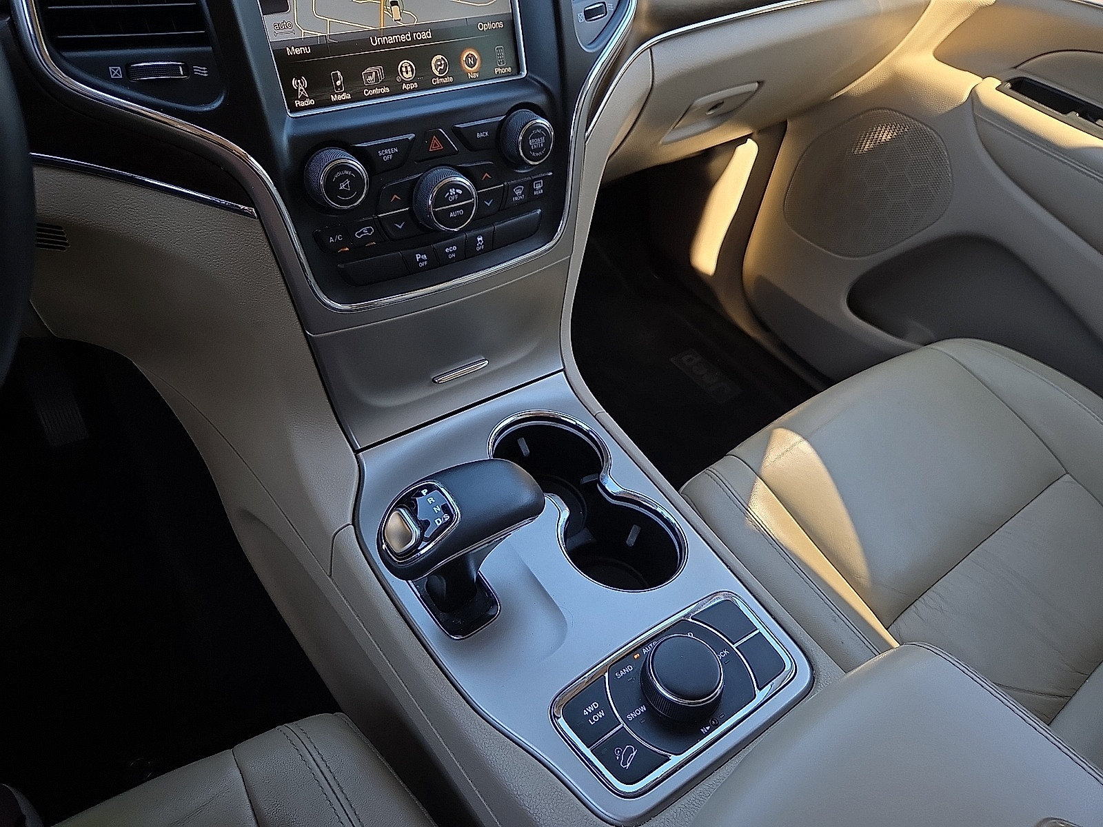 Used 2015 Jeep Grand Cherokee Limited AWD/4WD image 25