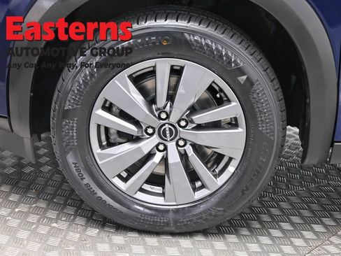 Used 2025 Nissan Pathfinder SV FWD image 33