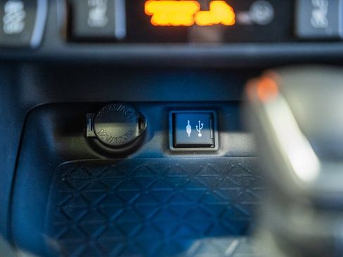 Used 2019 Toyota RAV4 XSE w/ Carpet Mat Package AWD/4WD image 27