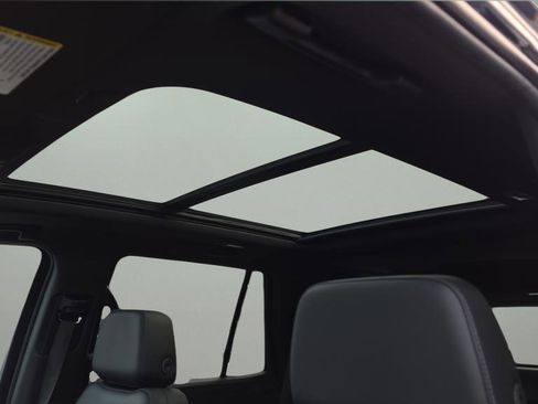 Used 2021 Chevrolet Tahoe Z71 w/ Z71 Signature Package image 11