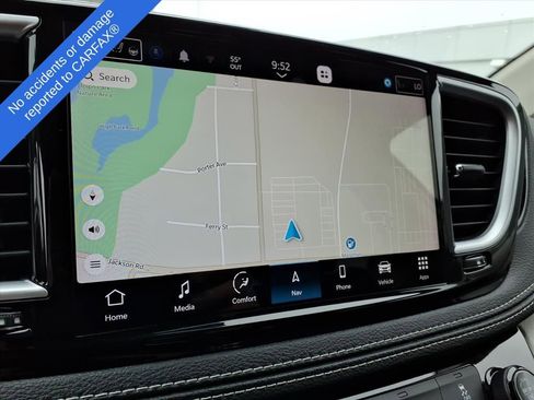 Used 2023 Chrysler Pacifica Limited FWD image 30