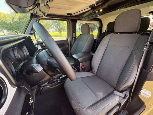 Used 2025 Jeep Wrangler Sport AWD/4WD image 24
