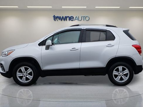 Used 2020 Chevrolet Trax LT w/ LT Convenience Package image 2