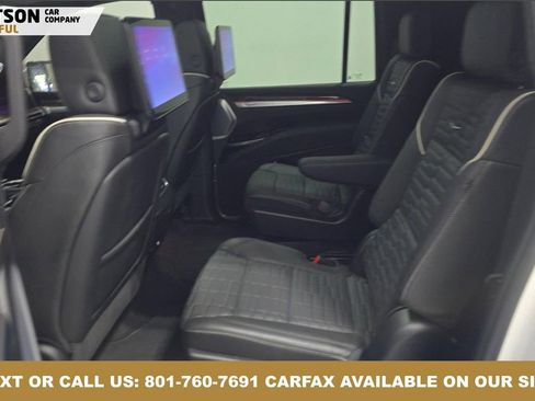 Used 2025 Cadillac Escalade ESV Sport Platinum image 2