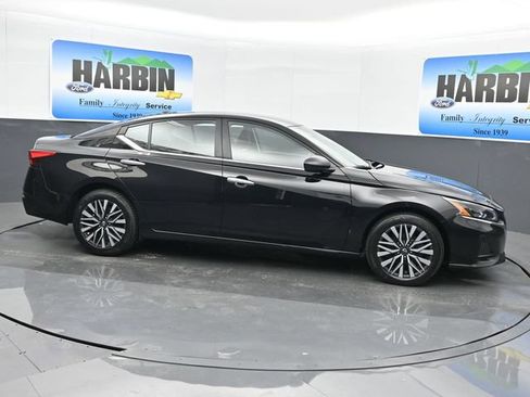 Used 2025 Nissan Altima 2.5 SV FWD image 7