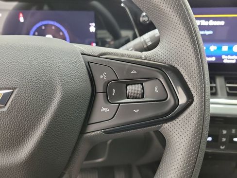 Used 2025 Chevrolet Trax LT image 24