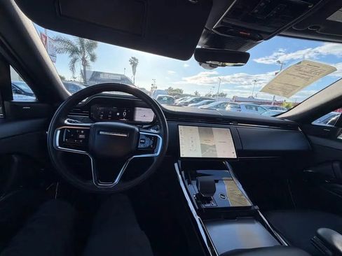 Used 2025 Land Rover Range Rover Sport SE image 6