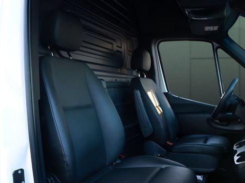 Used 2023 Mercedes-Benz Sprinter 2500 image 31