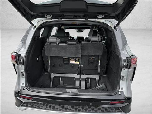 Used 2022 Toyota Sienna XSE w/ XSE Plus Package FWD image 7