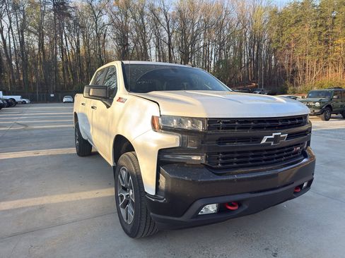 Used 2020 Chevrolet Silverado 1500 LT Trail Boss w/ Convenience Package image 2