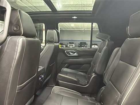 Used 2021 Chevrolet Tahoe Premier w/ Premium Package image 14