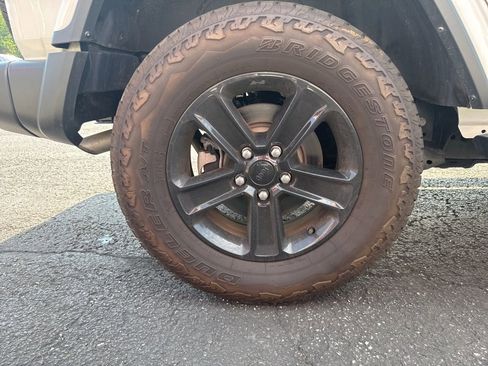 Used 2023 Jeep Wrangler Altitude image 21