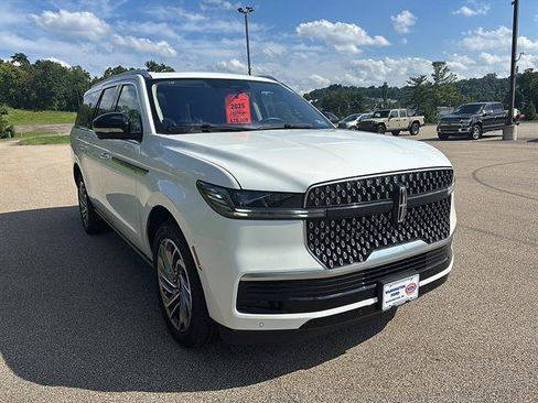 Used 2025 Lincoln Navigator L Reserve AWD/4WD image 6