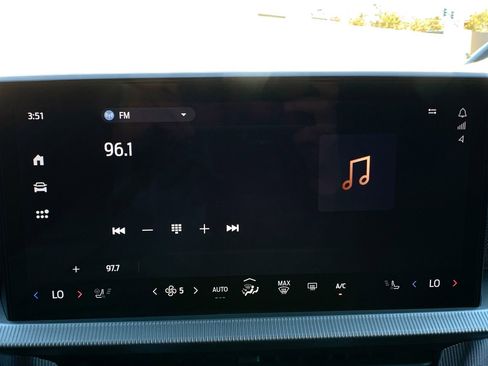 Used 2025 Ford Explorer ST-Line w/ Premium Package image 32