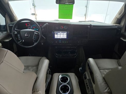 Used 2023 GMC Savana 2500 image 2