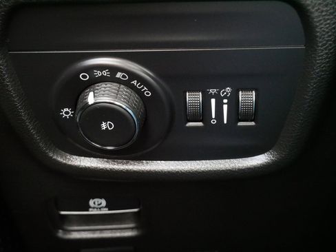 Used 2023 Jeep Grand Cherokee Limited AWD/4WD image 26
