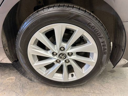 Used 2022 Toyota Camry LE image 31