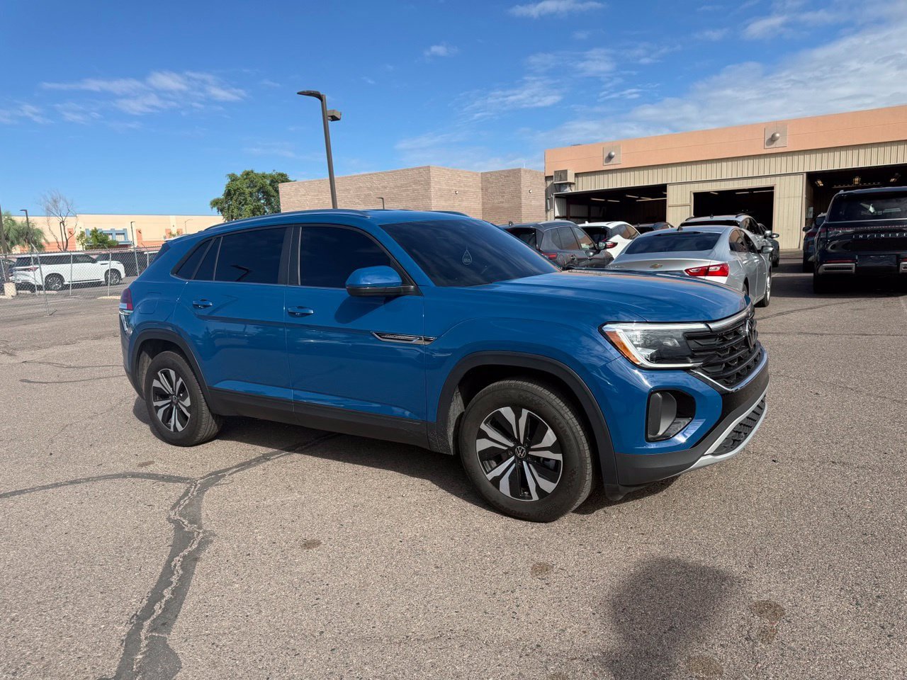 Used 2025 Volkswagen Atlas Cross Sport SE FWD image 3