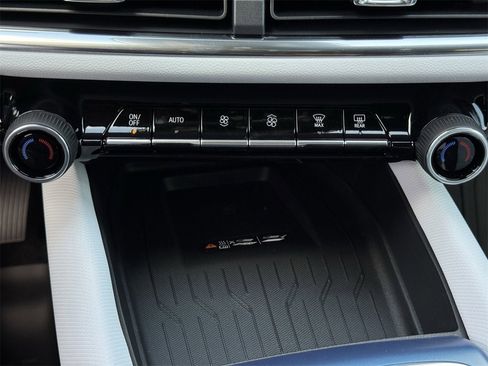 New 2026 Chevrolet Equinox EV LT image 14