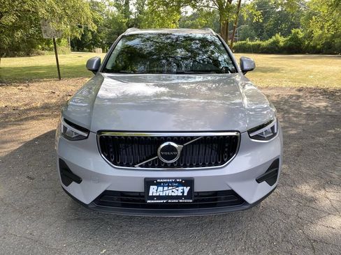 Used 2023 Volvo XC40 B5 Core w/ Climate Package AWD/4WD image 3