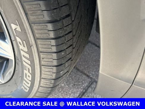 Certified 2022 Volkswagen Tiguan SE FWD image 12