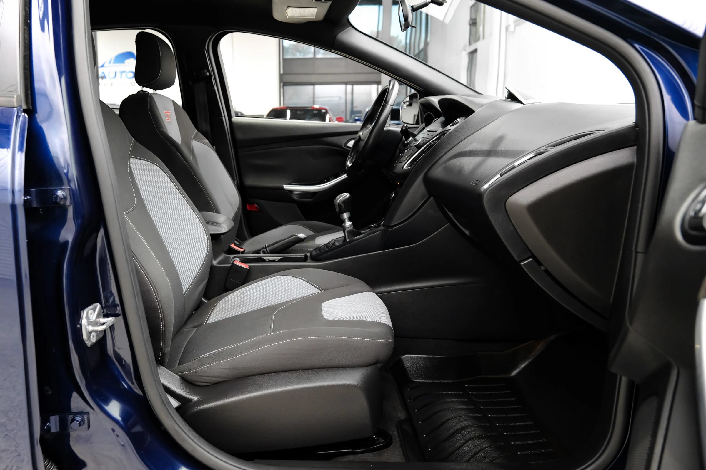 Used 2017 Ford Focus ST FWD image 42