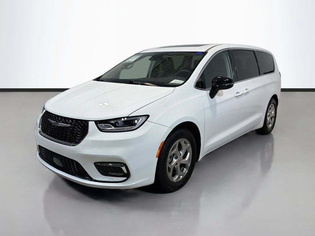 Used 2024 Chrysler Pacifica Limited FWD image 5