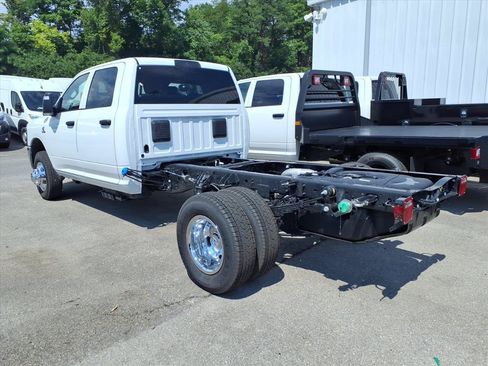 New 2026 RAM 3500 Tradesman w/ Chrome Appearance Group A AWD/4WD image 4