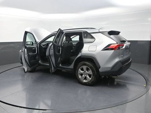 Used 2025 Toyota RAV4 XLE AWD/4WD image 43