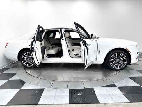 Used 2021 Rolls-Royce Ghost image 41