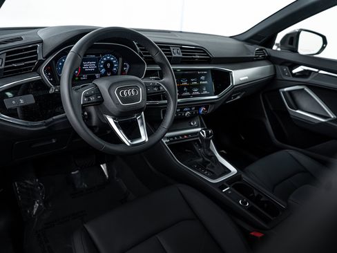 New 2025 Audi Q3 2.0T Premium image 8