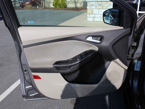 Used 2014 Ford Focus SE image 11