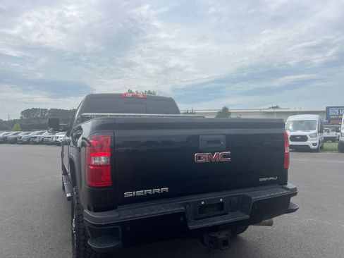 Used 2016 GMC Sierra 2500 Denali w/ Duramax Plus Package AWD/4WD image 16