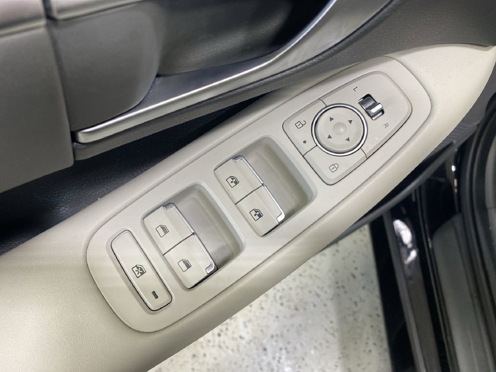 Used 2025 Hyundai Sonata SEL FWD image 31