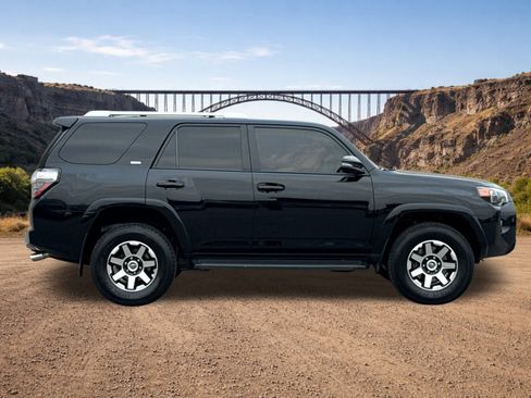 Used 2018 Toyota 4Runner SR5 Premium image 3
