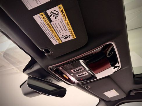 Used 2022 Land Rover Range Rover Sport SVR image 45