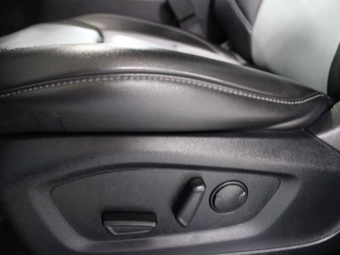 Used 2022 Ford Explorer XLT w/ Equipment Group 202A image 17