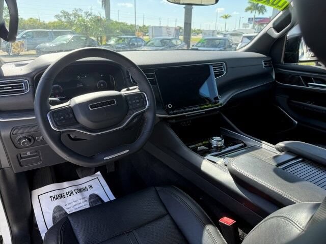 Used 2024 Jeep Wagoneer L Series II w/ Flexible Seating Group AWD/4WD image 13