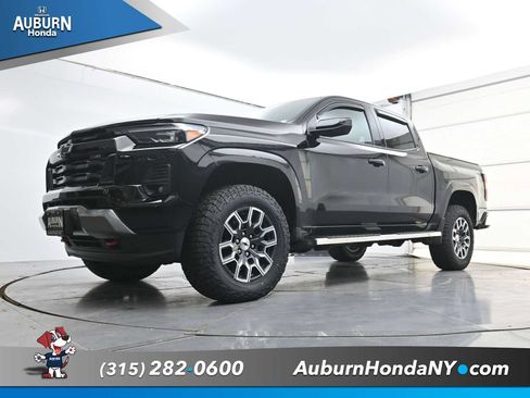 Used 2023 Chevrolet Colorado Z71 w/ Z71 Convenience Package 2 AWD/4WD image 18