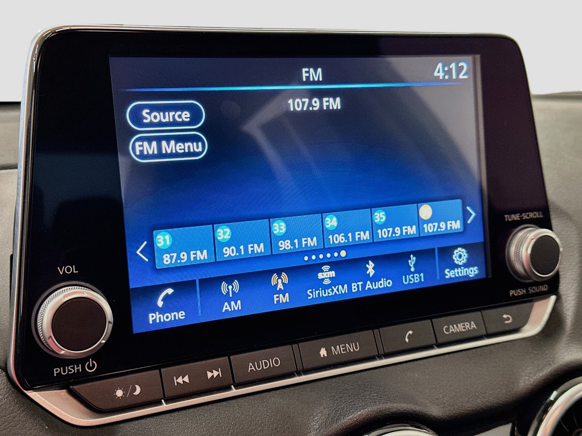 Used 2025 Nissan Sentra SV FWD image 21