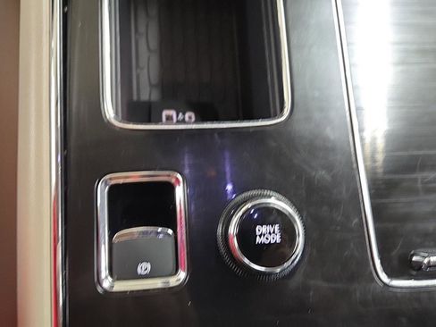 Used 2023 Lincoln Aviator AWD w/ Premium Package image 11