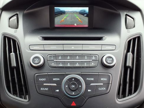 Used 2015 Ford Focus SE w/ SE Sport Package image 14