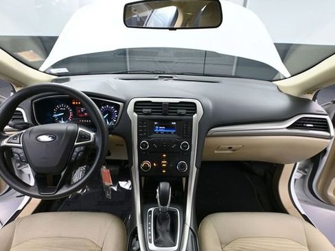 Used 2016 Ford Fusion SE FWD image 24