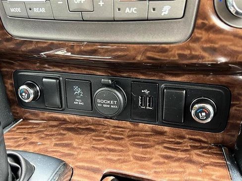 Used 2019 Nissan Armada Platinum w/ Captain's Chairs Package RWD image 37