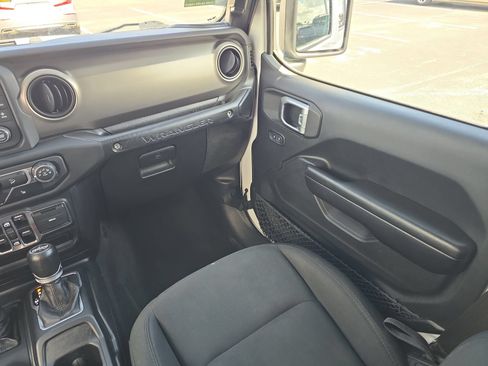 Used 2018 Jeep Wrangler Unlimited Sport S AWD/4WD image 12