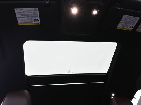 Used 2020 Ford Explorer Platinum w/ Premium Technology Package image 31