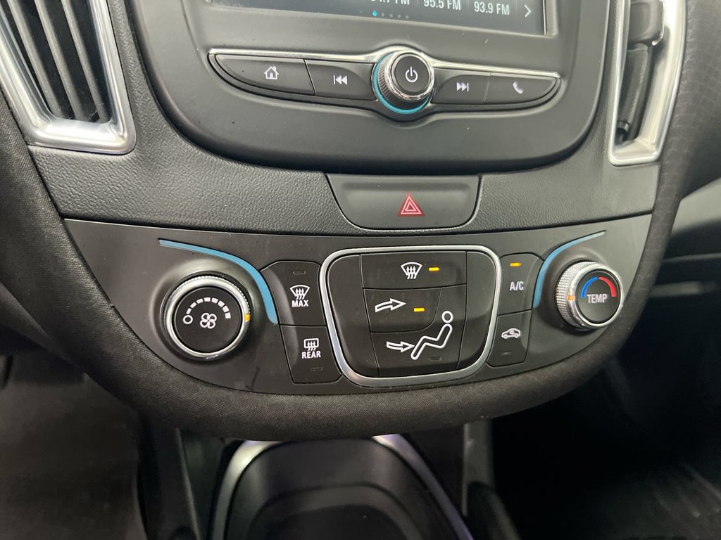 Used 2018 Chevrolet Malibu LT FWD image 16