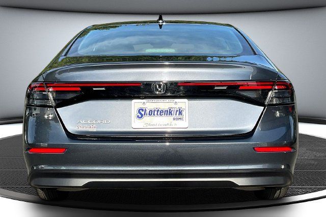 Certified 2025 Honda Accord SE image 6
