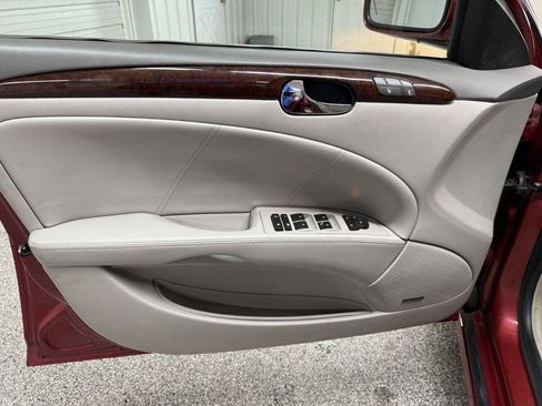 Used 2010 Buick Lucerne CXL FWD image 22
