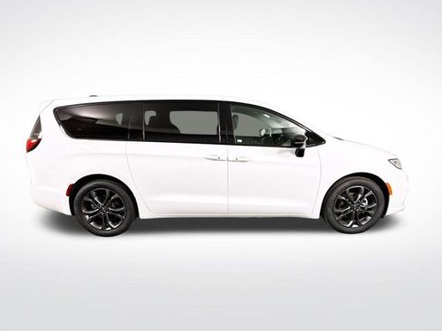New 2026 Chrysler Pacifica Select image 8